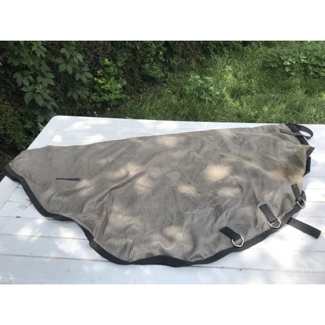 Couverture anti-insectes avec cou