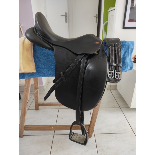 Selle dressage 17 pouces
