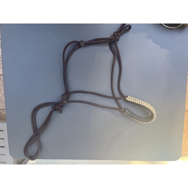 Licol en corde muserolle tressée néoprène.