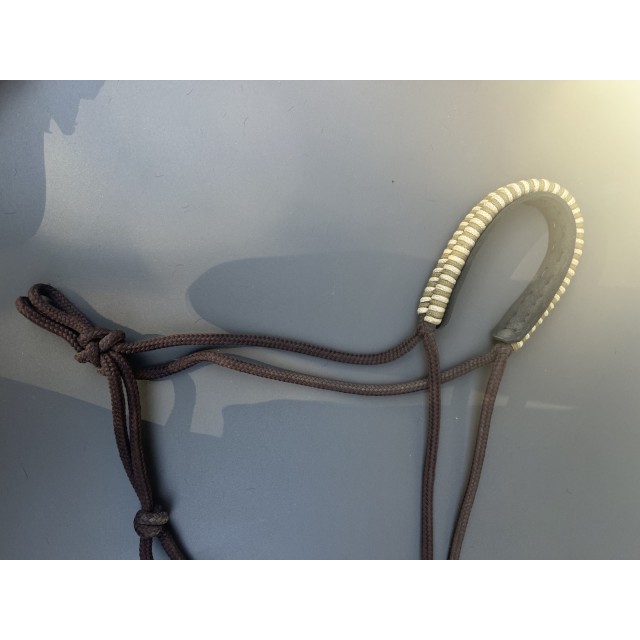 Licol en corde muserolle tressée néoprène.