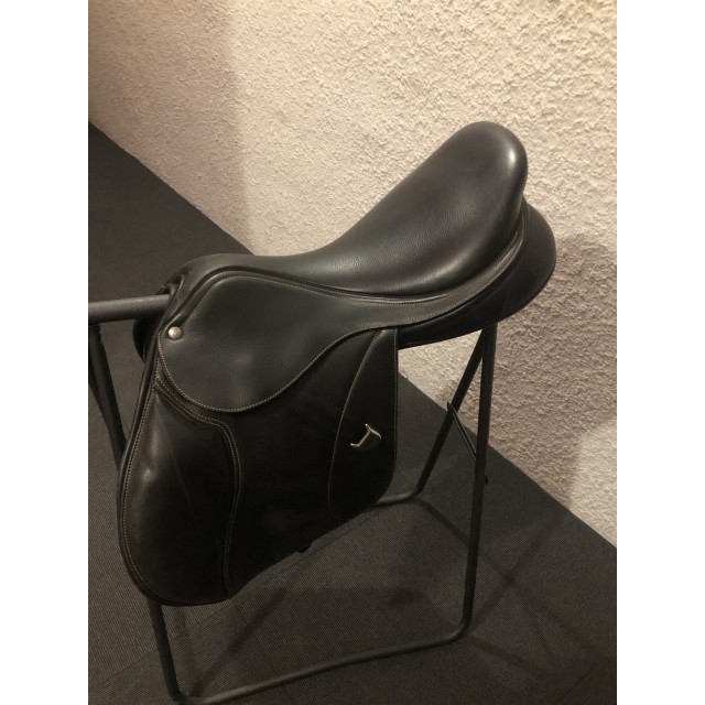 Selle Bates CSO Elevation Plus 17.5’ (44cm)