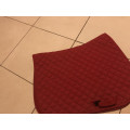 tapis de selle rouge