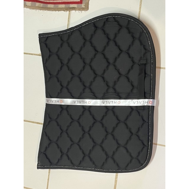 Tapis noir avec écusson cheval