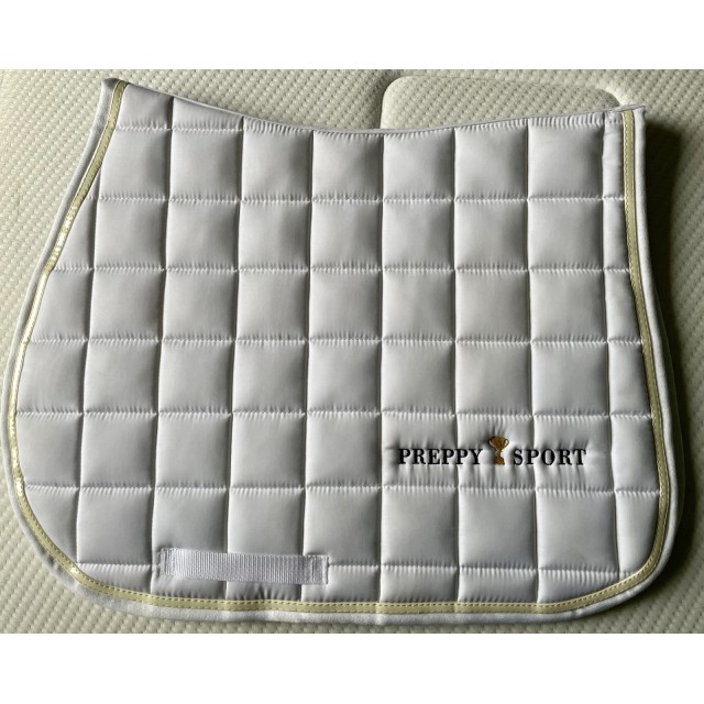Tapis blanc neuf