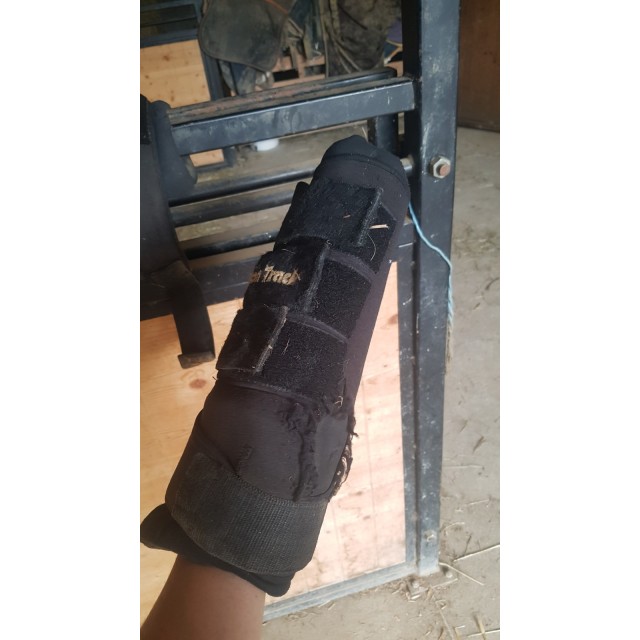 Stable boots Back On Track