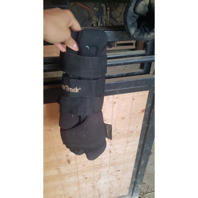 Stable boots Back On Track
