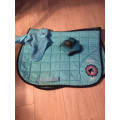 Ensemble tapis + bonnet + protège boulet