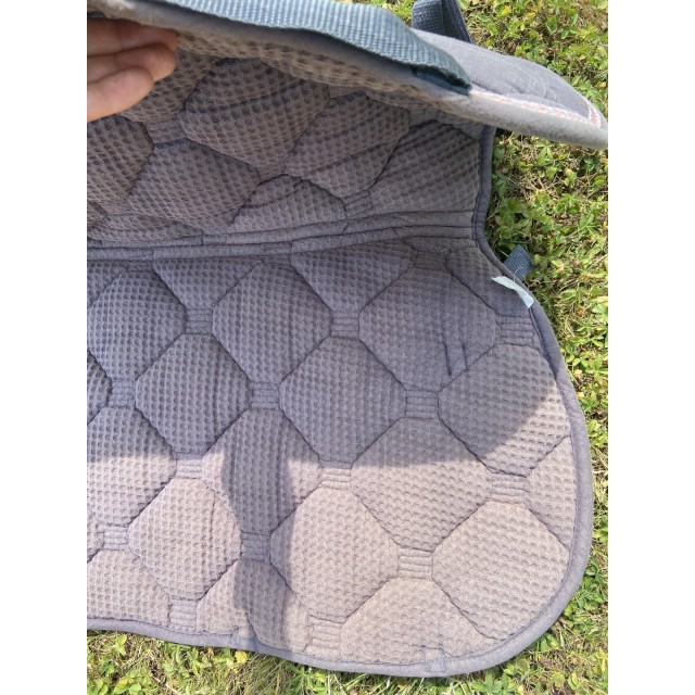 tapis + bonnet rose et gris