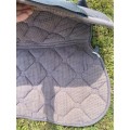 tapis + bonnet rose et gris