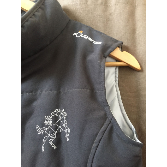 veste sans manches grise