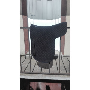 Selle de dressage toute équipée