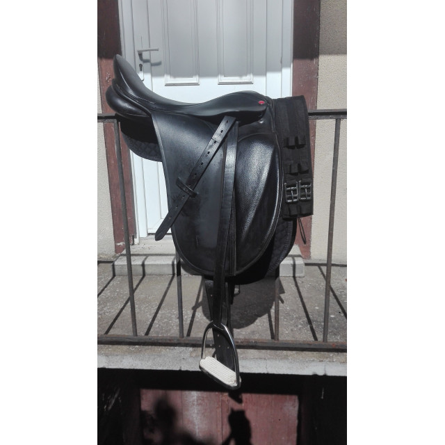 Selle de dressage toute équipée
