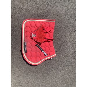 Ensemble tapis et bonnet rouge