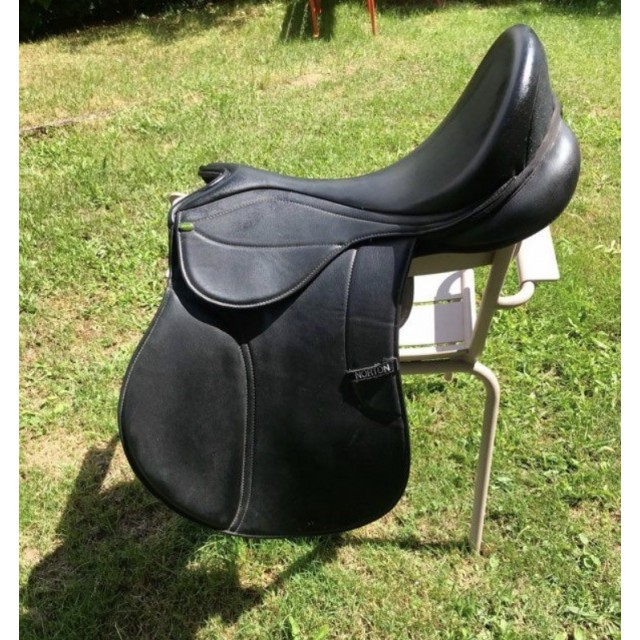 Selle Mixte Norton synthétique 17,5 pouces