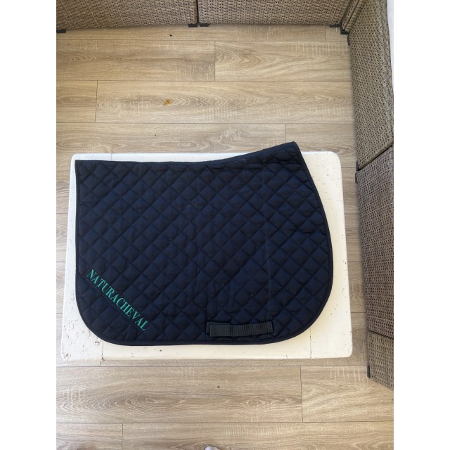 Tapis noir neuf