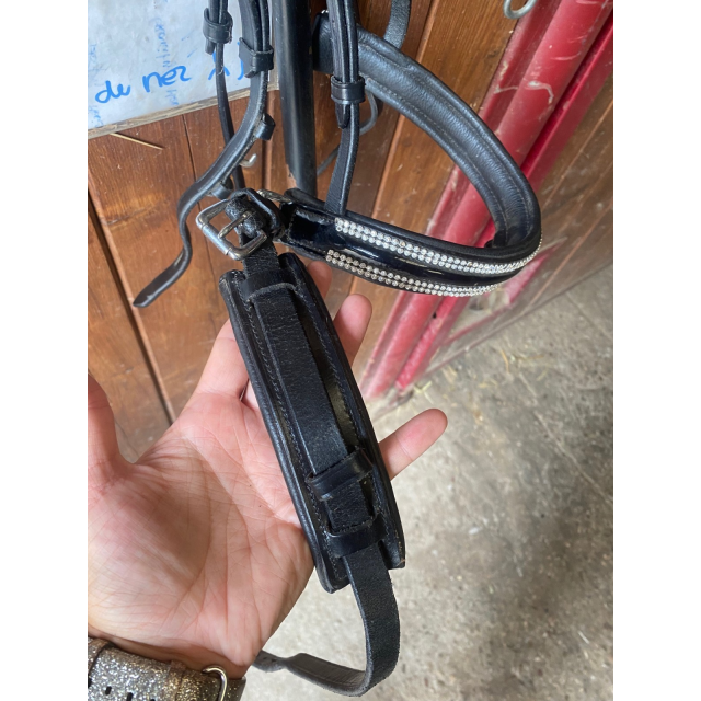 Filet noir à strass cheval