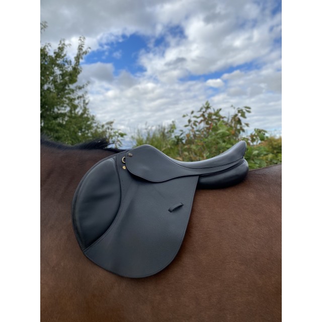 Selle noire 17p
