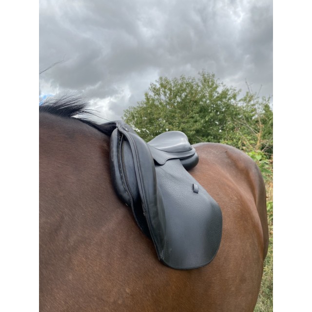 Selle noire 17p