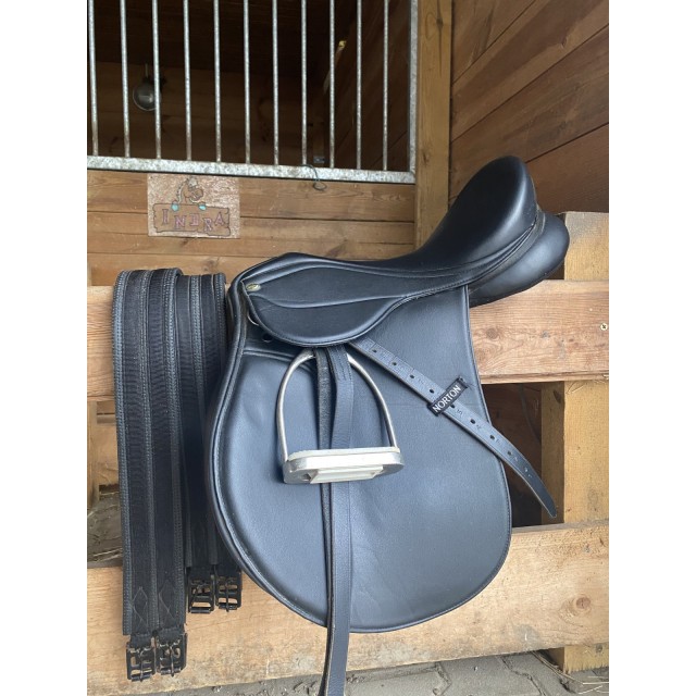 Selle Norton tout équipé