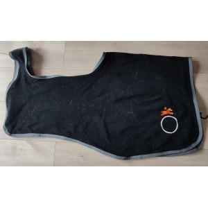 Joli couvre reins polaire noir T105