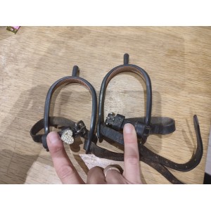 Éperons noir et rose /strass