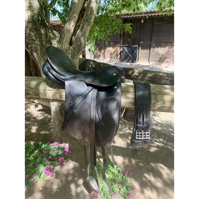 Selle de dressage Passier modèle Grand Gilbert avec etriers et sangle