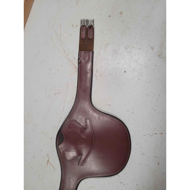 Sangle bavette 130, avec boucle et rabat aimanté. presque neuf.