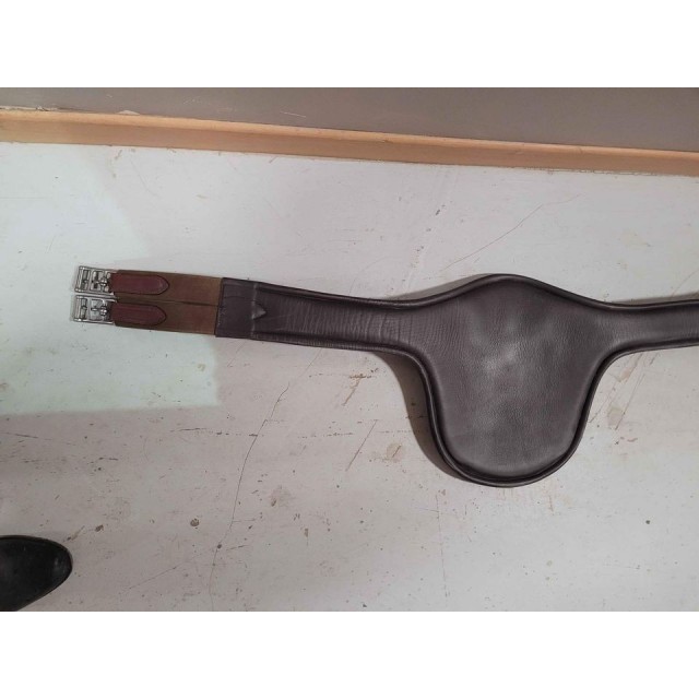 Sangle bavette 130, avec boucle et rabat aimanté. presque neuf.