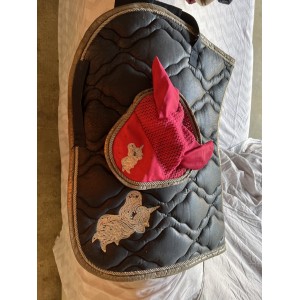 Tapis et bonnet poney