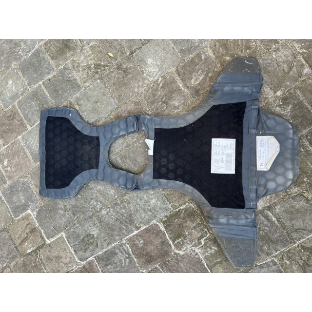 Protège-dos coque dur T.16 ans