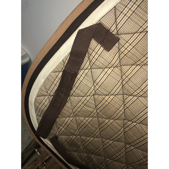 Tapis beige et marron