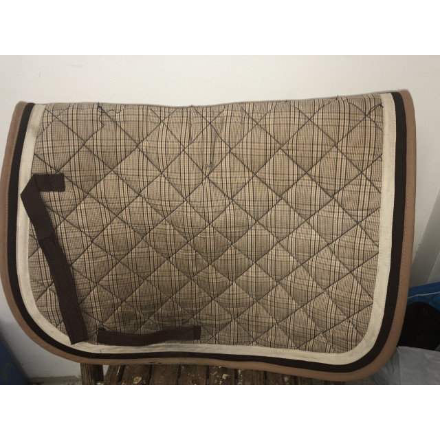 Tapis beige et marron