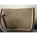 Tapis beige et marron