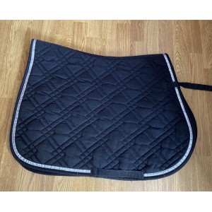 Tapis noir et argenté