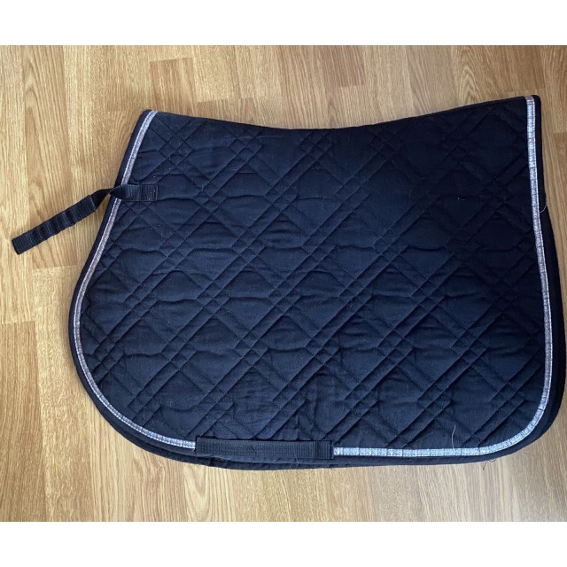 Tapis noir et argenté