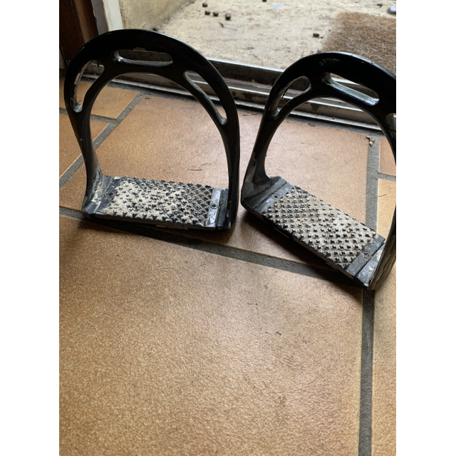 Étriers de dressage