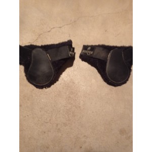 guêtres et protèges-boulets.