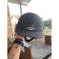 Bombe Casque GPA taille 53 carbone clasic