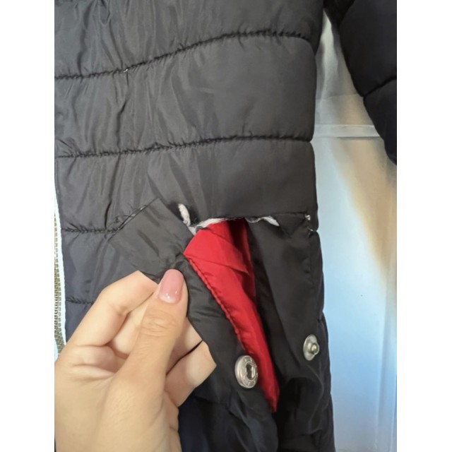 Doudoune noir et rouge