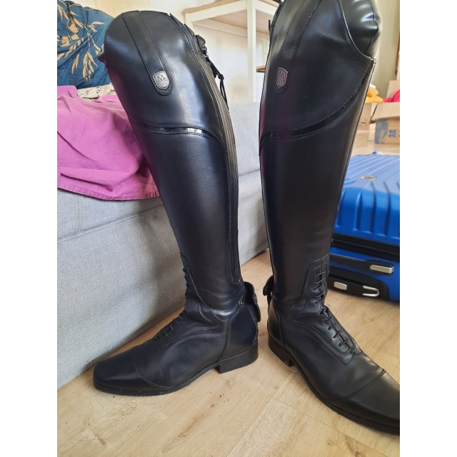 Bottes mountain horse