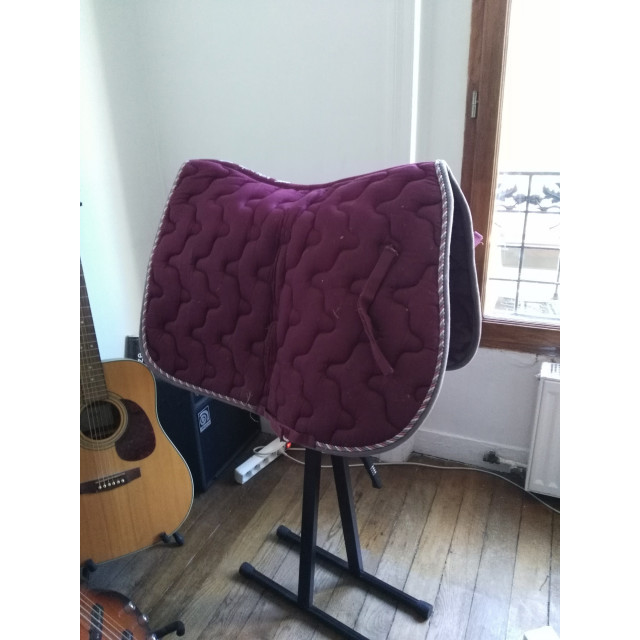 Tapis bordeaux équithème