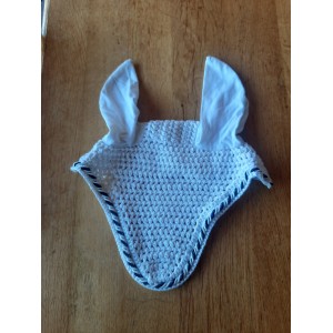 Bonnet blanc liseré blanc et noir