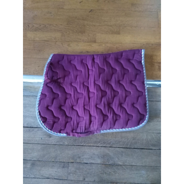 Tapis bordeaux équithème