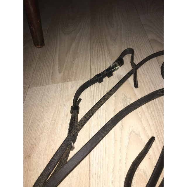 Filet en cuir noir