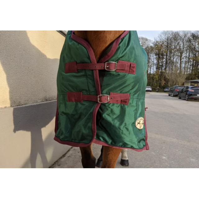 Couverture de box taille cheval verte et bordeaux