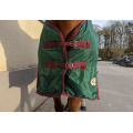Couverture de box taille cheval verte et bordeaux