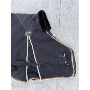 Couverture extérieur Pénélope Leprevost chaude