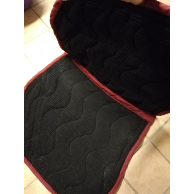 Tapis bordeaux coupé sport