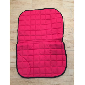 Tapis rose foncé jamais servit