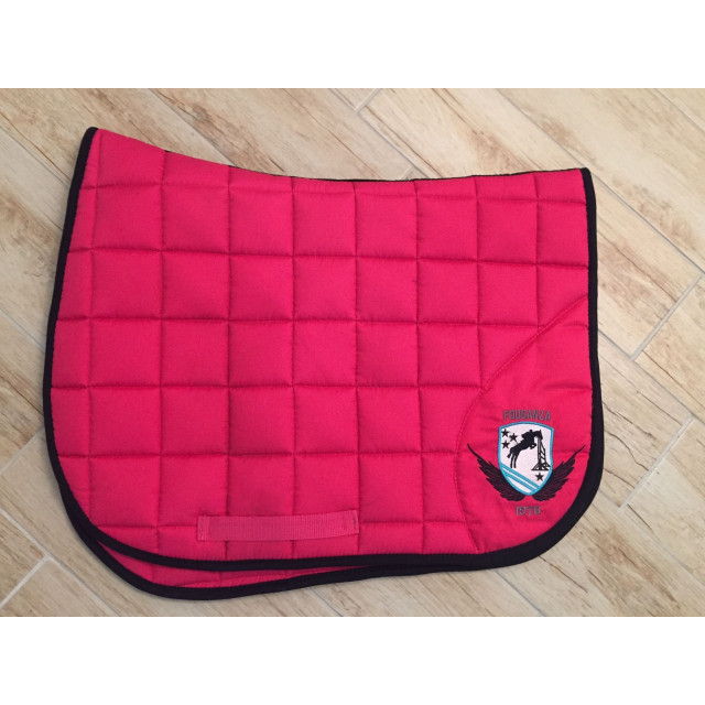 Tapis rose foncé jamais servit